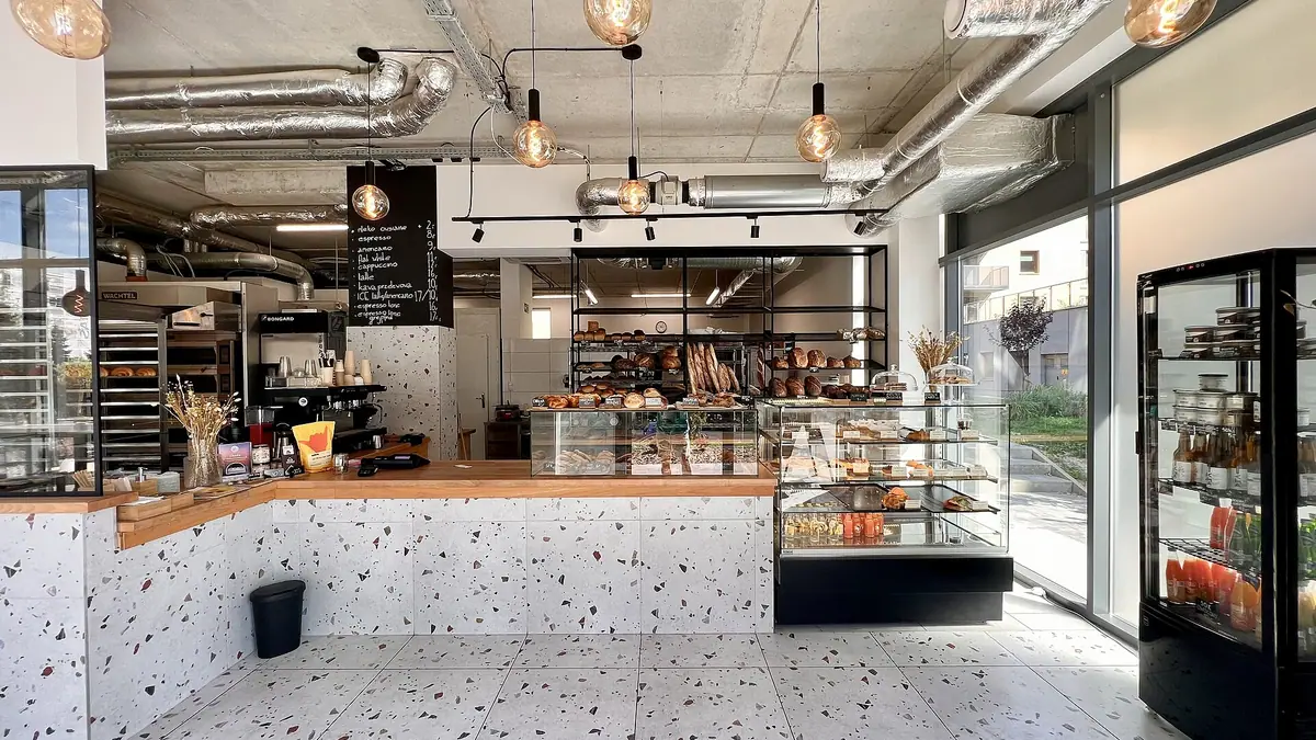 Black Moon Bahehouse And Trcik Or Treat Bakery – bakery in Troon town centre